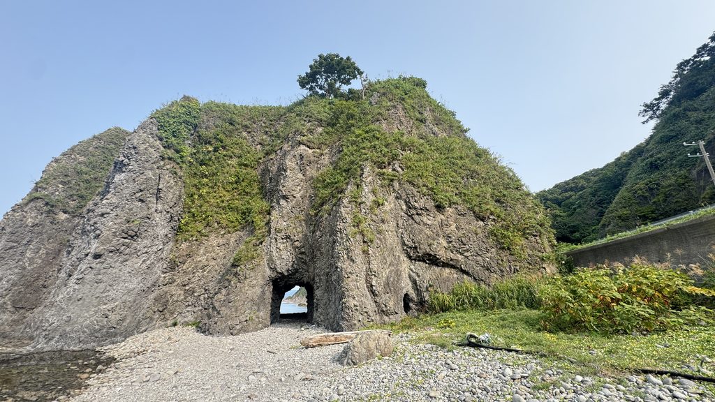 せたな町　マンモス岩