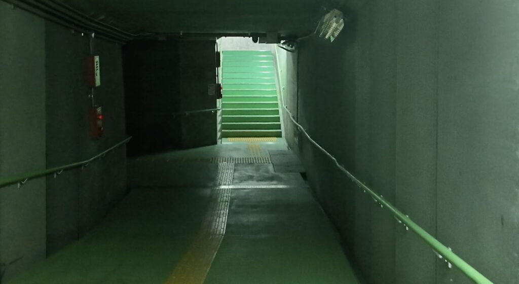 さるふつ地下歩道